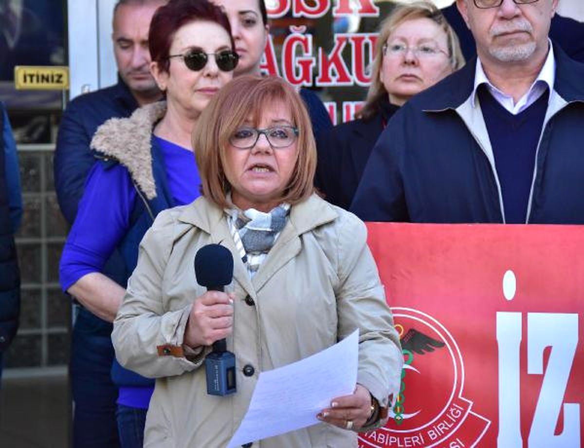 İşten Çıkarılan Doktorlardan Tepki