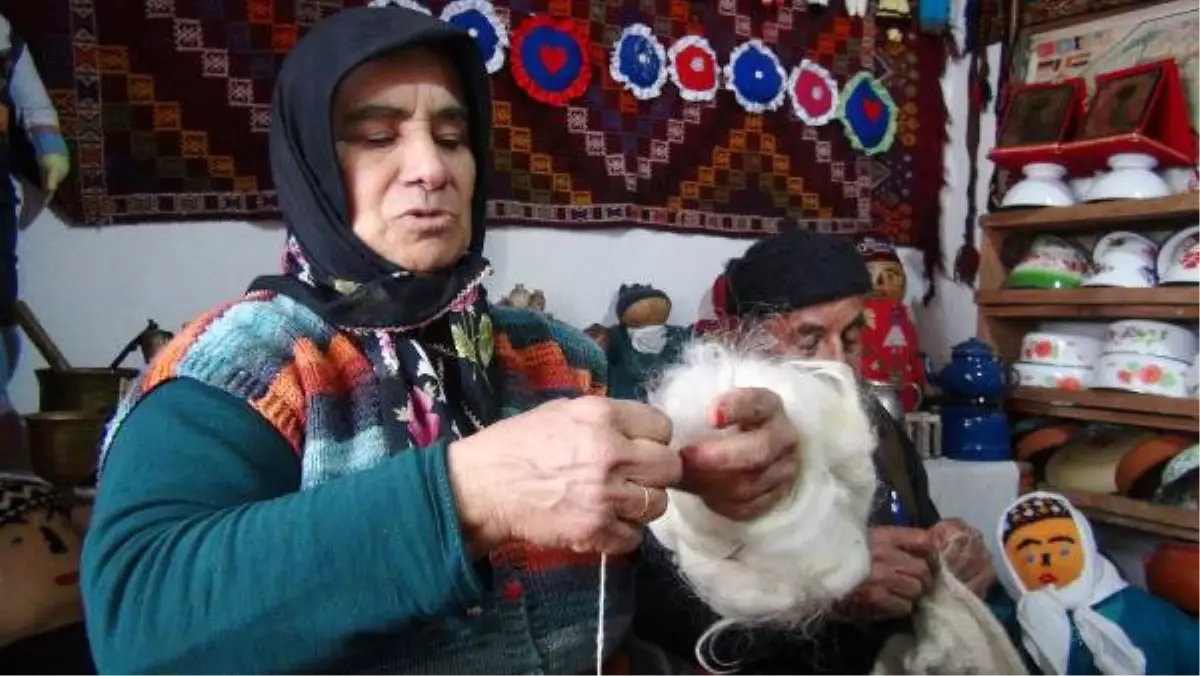 Kıl Çorap Örme Geleneğini Yaşatıyorlar