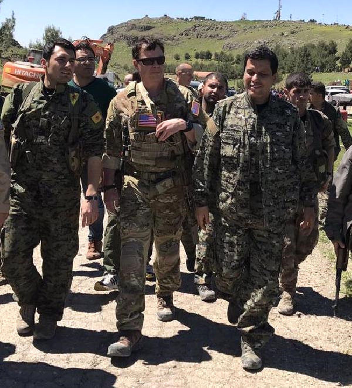 Kırmızı Liste ile Aranan PKK\'lı Terörist, ABD\'li Komutanın Yanında