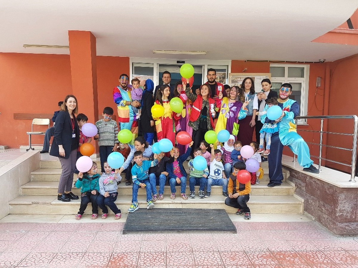 Kızılay, Suriyeli Çocukları Bayram Kutlamasıyla Uğurladı