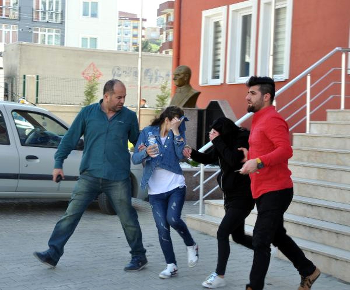 Mağazalardan Hırsızlık Yapan 2 Kadın Tutuklandı