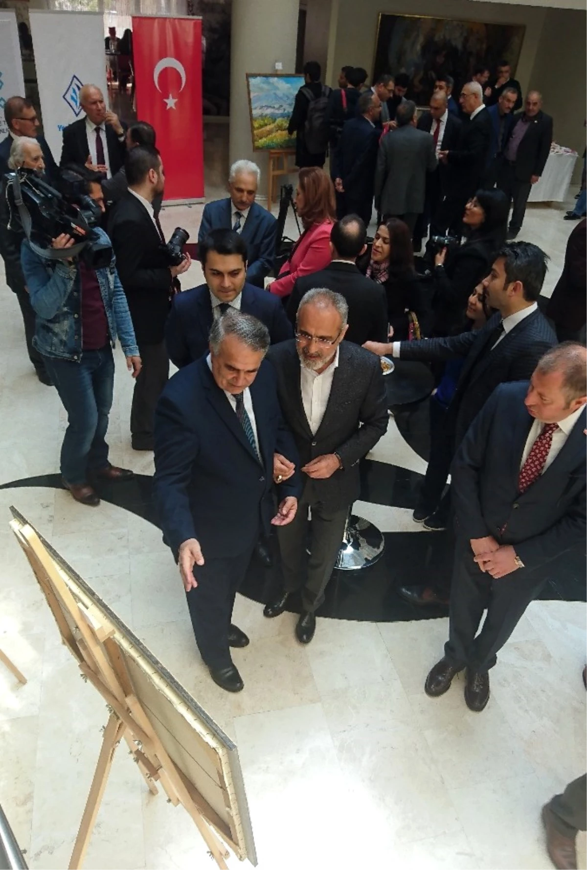 Reis Resulzade\'nin Resim Sergisi Ankara\'da Açıldı
