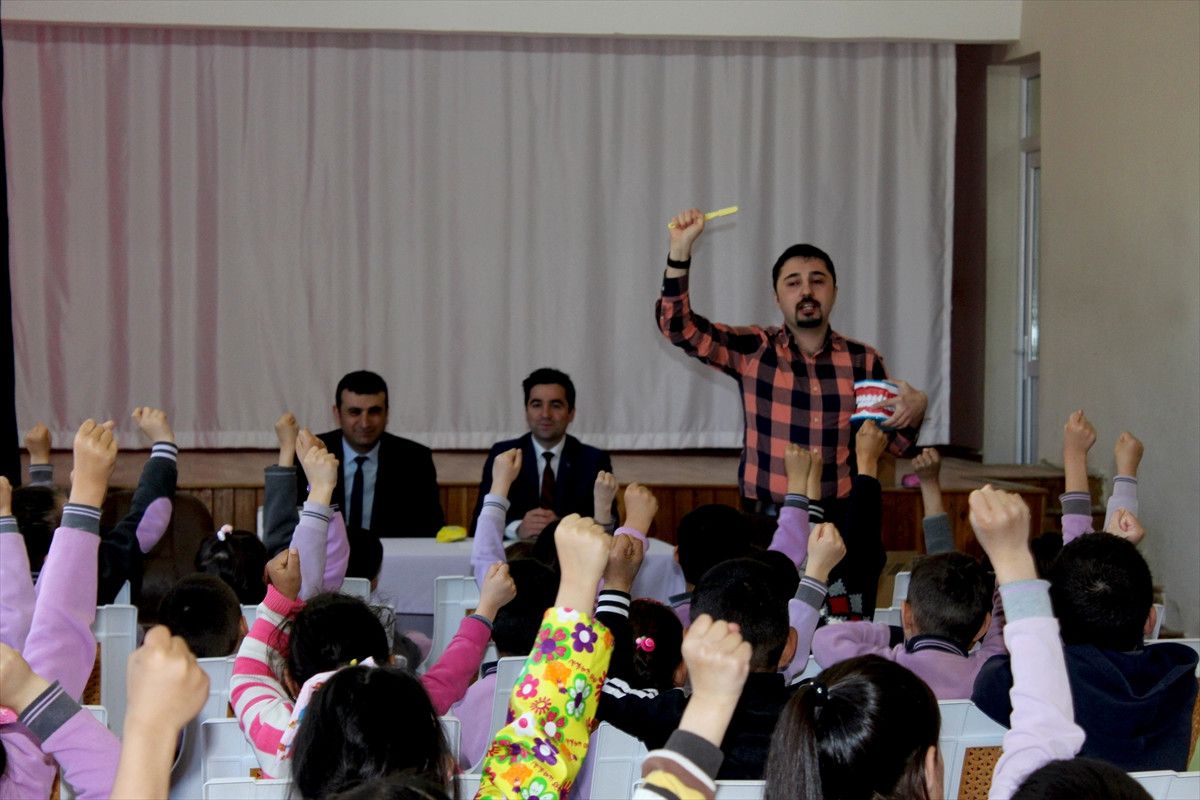 Sulakyurt\'ta Öğrencilere Diş Sağlığı Eğitimi Verildi