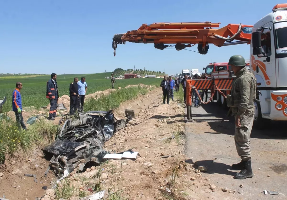 Tanker Otomobili Biçti: 2 Ölü, 1 Yaralı