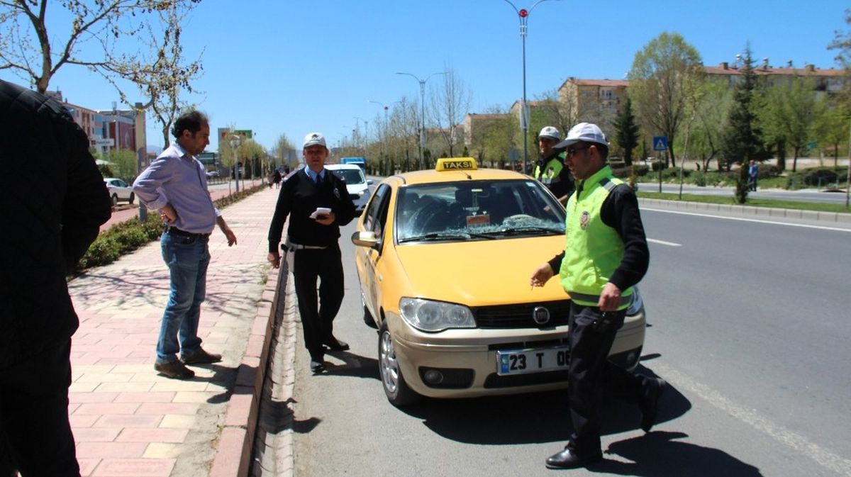 Teog Sonrası 2 Aracın Çarptığı Öğrenci Ağır Yaralandı