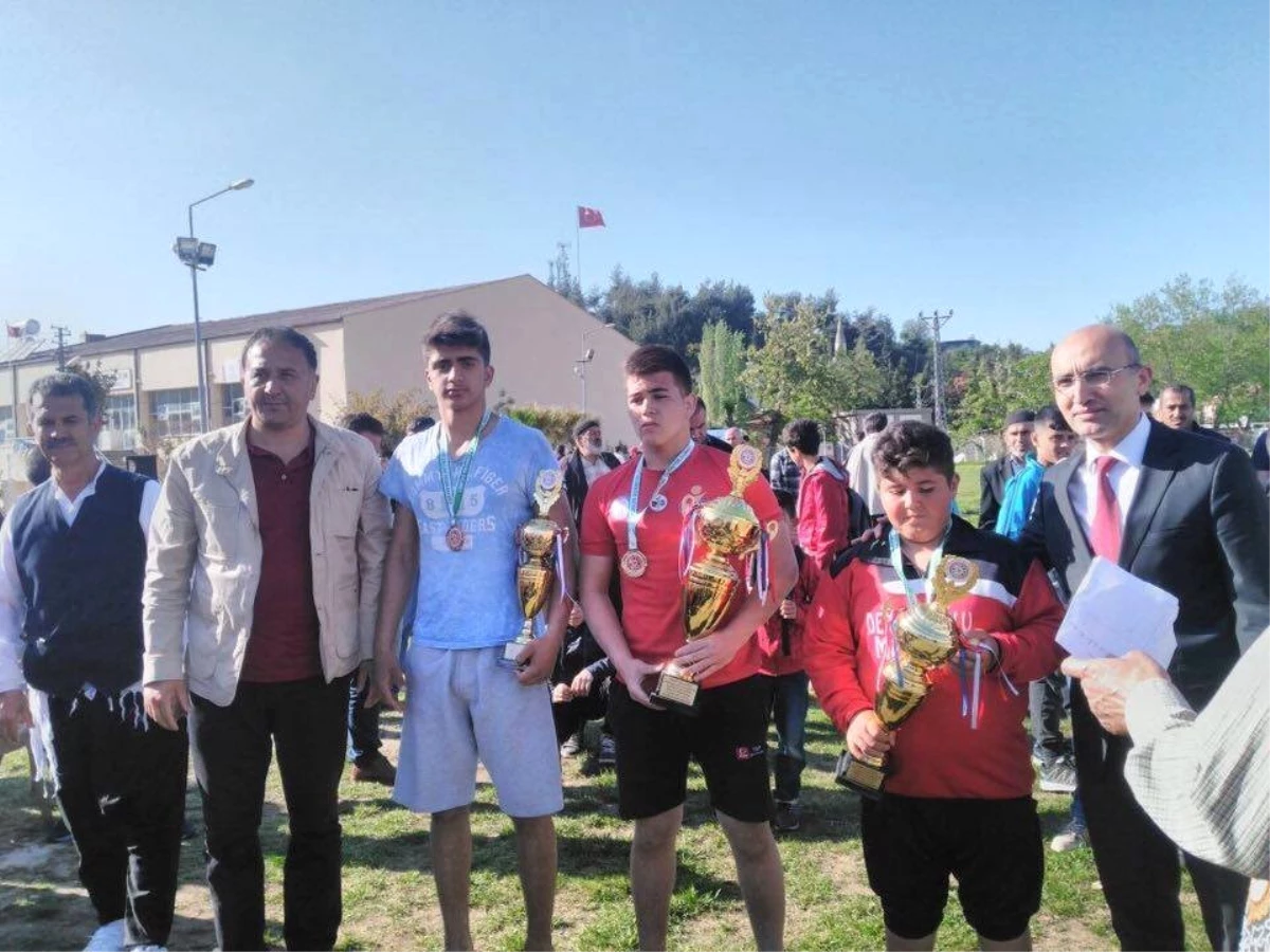 Aba Güreşi Türkiye Şampiyonasına Darendeli Güreşçiler Damgasını Vurdu