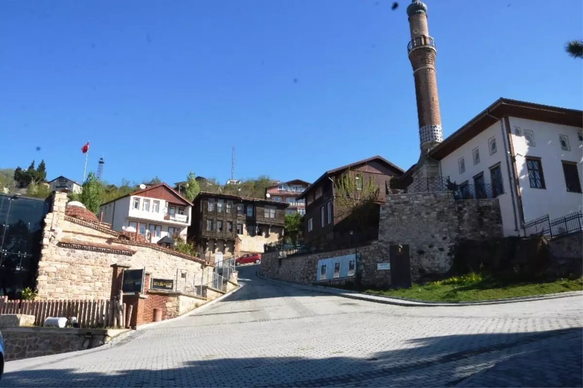 Akçakoca Meydanı\'ndaki Çalışmalar Tamamlandı