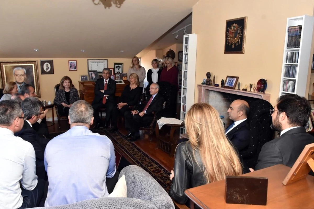 Başkan Hazinedar CHP Genel Başkanı Kılıçdaroğluyla Birlikte Teziç\'in Ailesine Taziye Ziyaretinde...