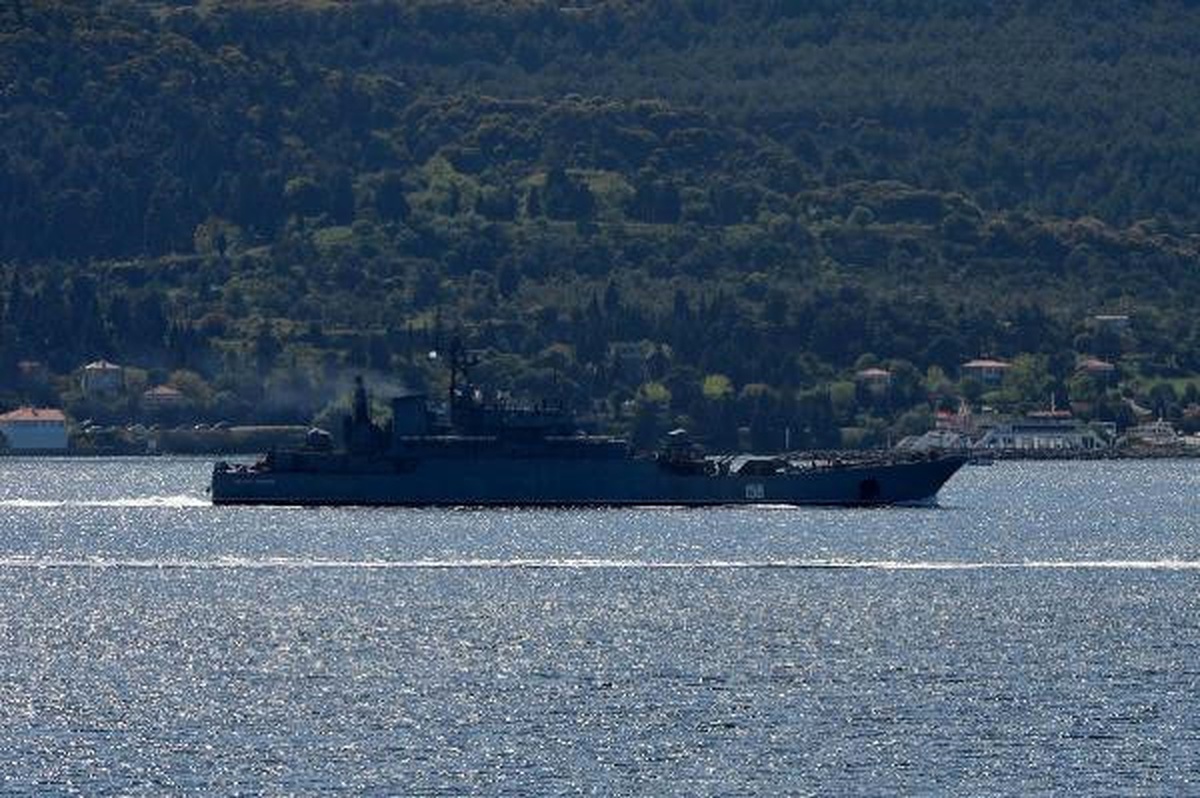 Çanakkale Boğazı\'ndan Rus Savaş Gemisi Geçti