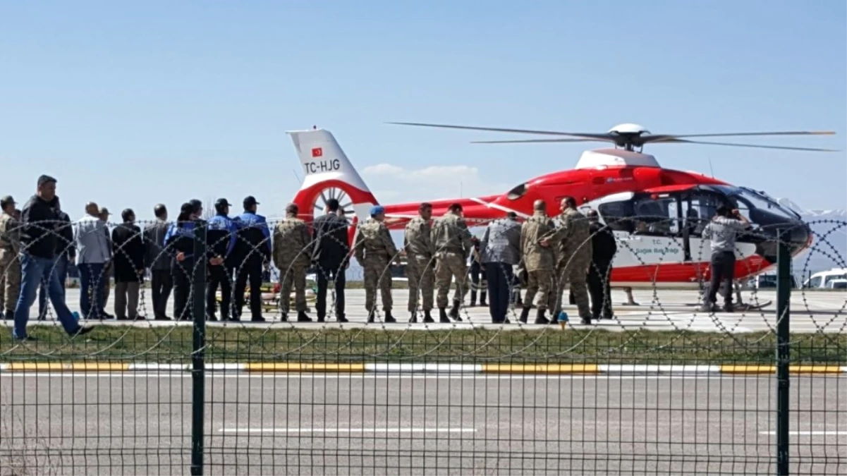 Çatışmada Ağır Yaralanan Teğmen Helikopterle Erzurum\'a Getirildi