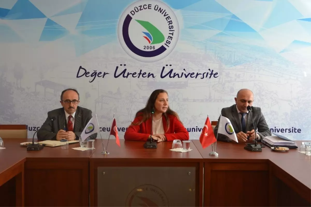 Düzce Üniversitesi Rektörü Ögrenci Temsilcileriyle Bir Araya Geldi