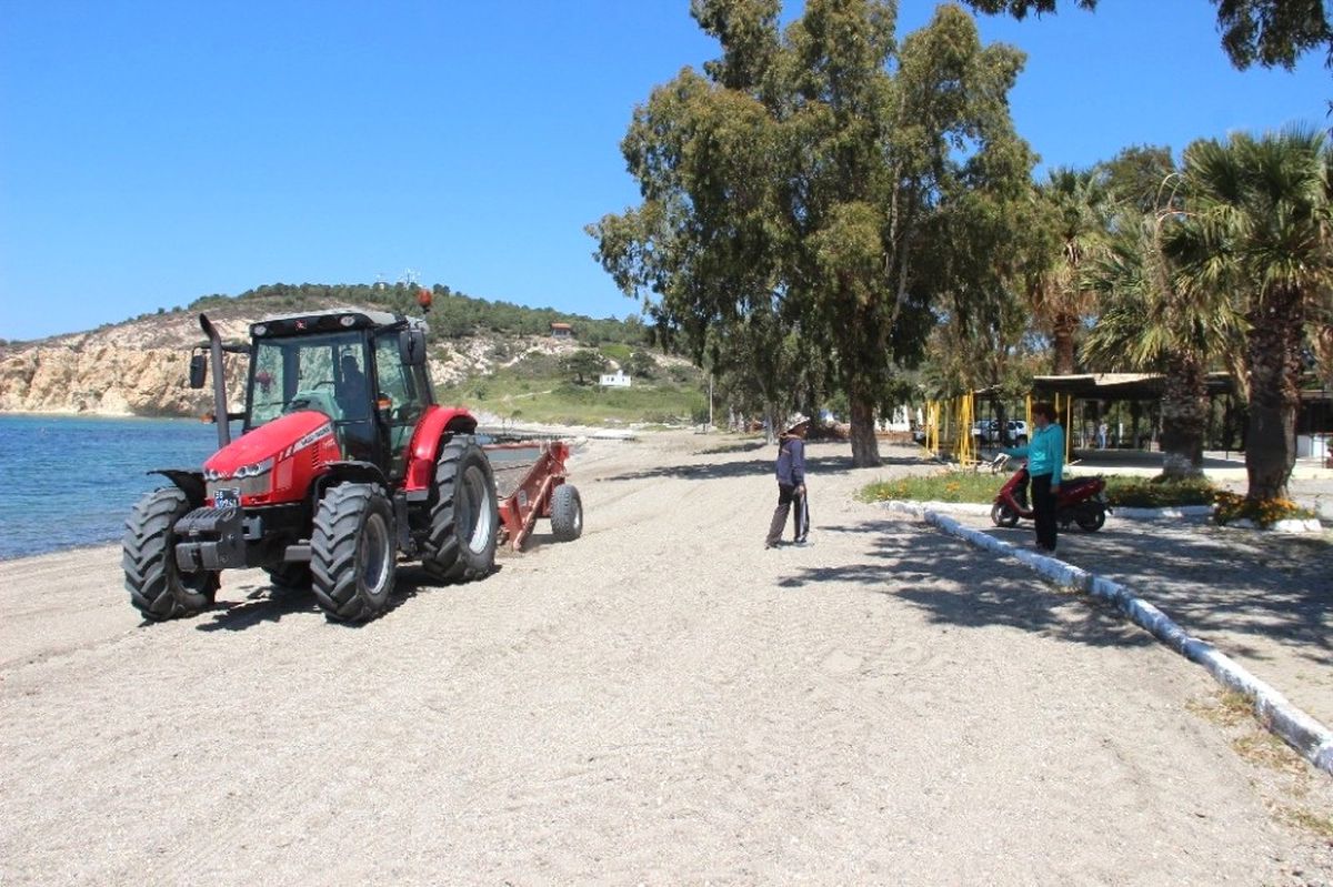 Foça\'da Plajlar Yaza Hazırlanıyor