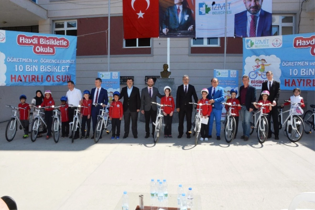 İzmit\'te 178 Öğrenciye Bisikletleri Teslim Edildi