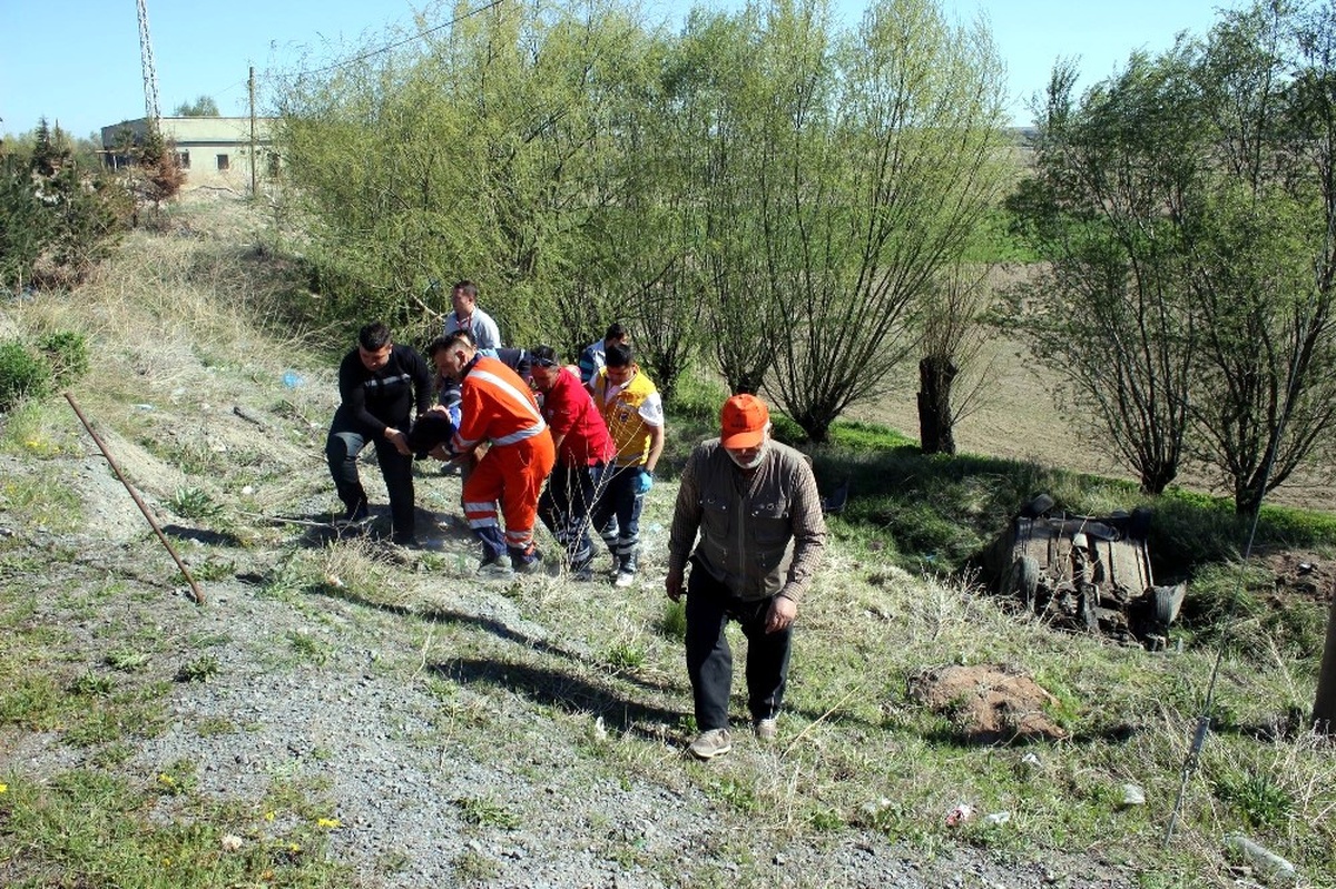 Kayseri\'de Otomobil Takla Attı: 1\'i Ağır 4 Yaralı