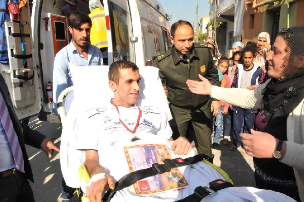 Kayseri\'deki Bombalı Saldırıda Yaralanan Er 4 Ay Sonra Evine Döndü