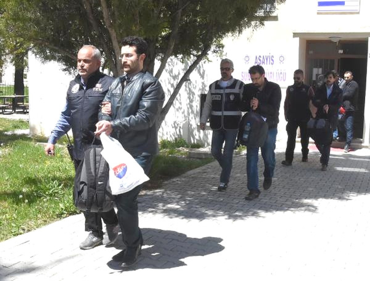 Kütahya\'da Fetö Şüphelisi 10 Kişi Adliyede