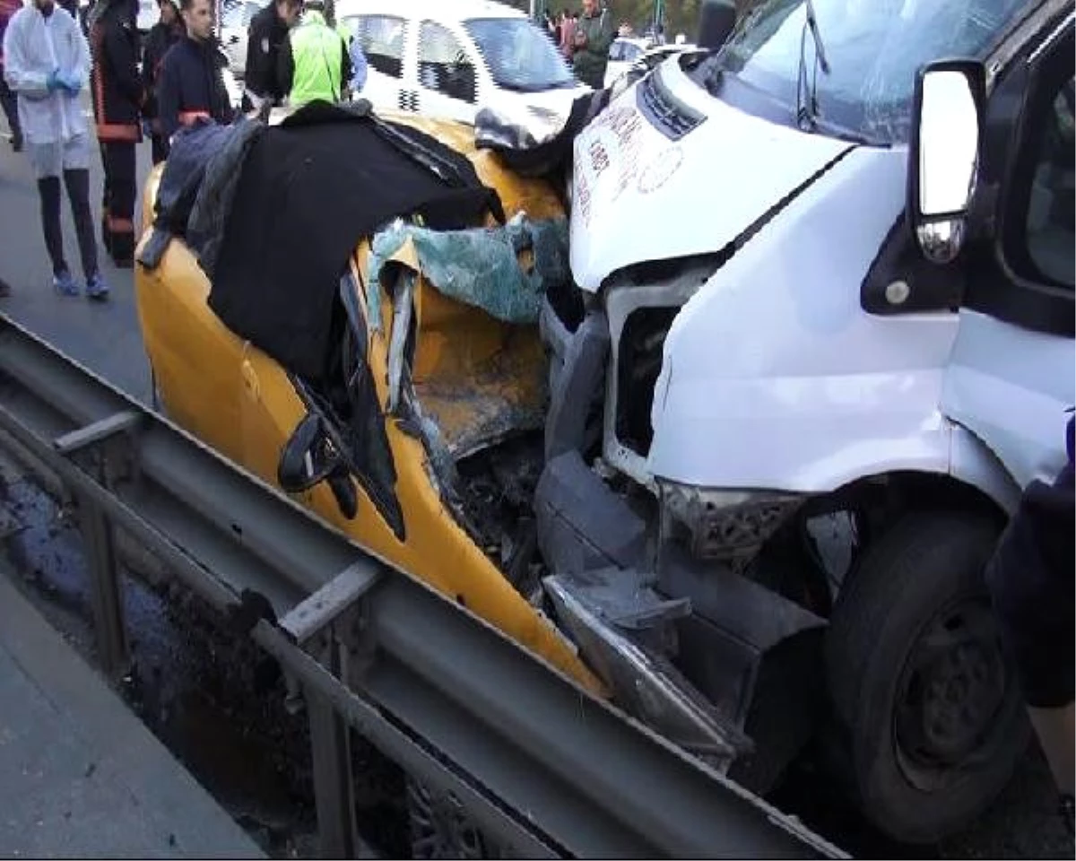Maltepe\'de Feci Kaza: 2 Ölü 3 Yaralı