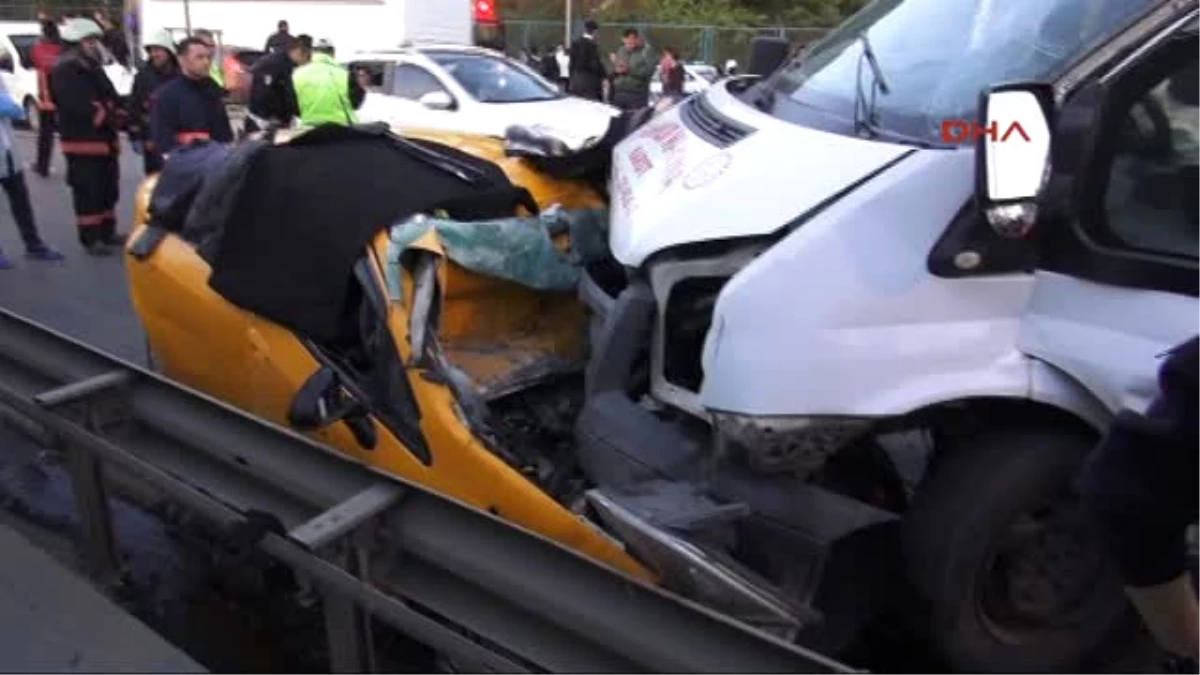Maltepe\'de Feci Kaza: 2 Ölü 3 Yaralı