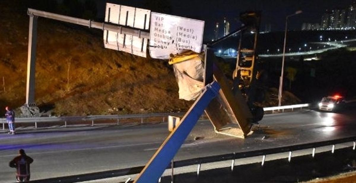 Manisa\'da Trafik Kazası: 2 Yaralı