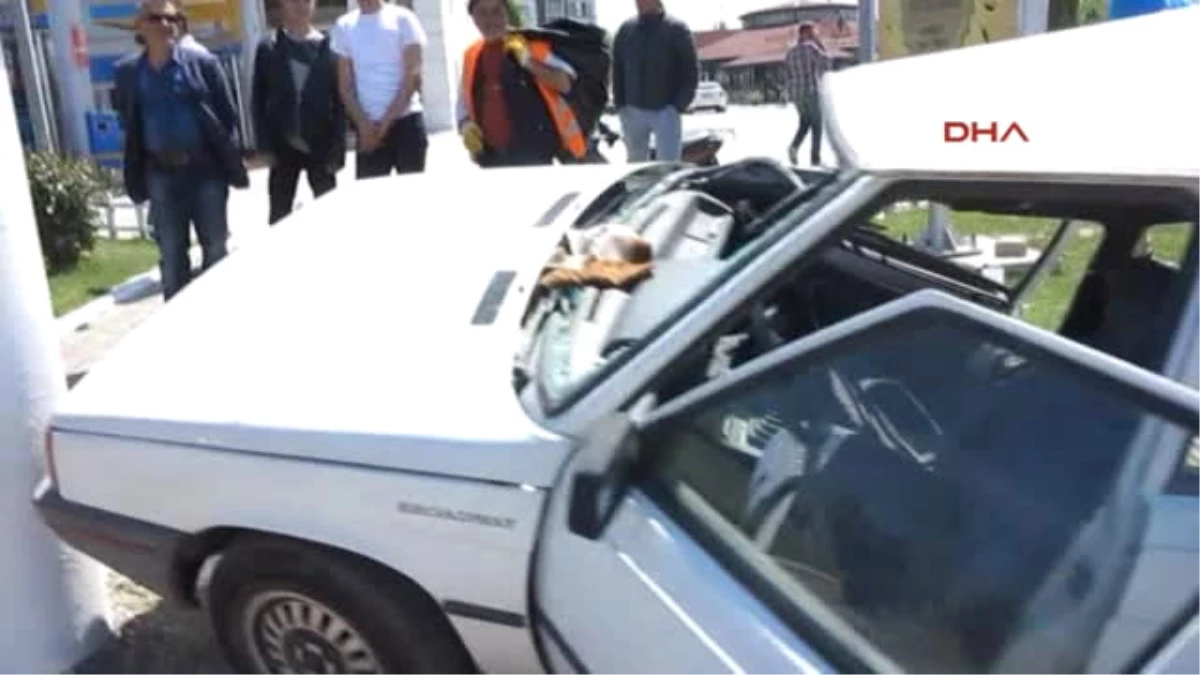Manisa Kamyonla Çarpışan Otomobilin Sürücüsü Yaralandı