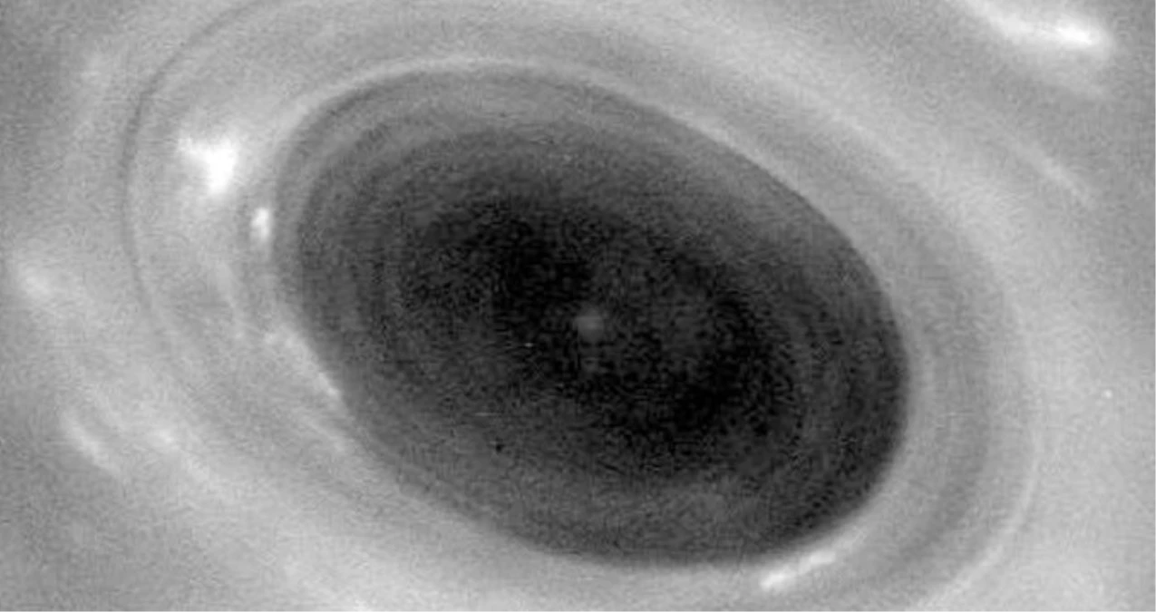 Nasa, Satürn\'ün Halkalarının En Yakın Fotoğraflarını Çekti