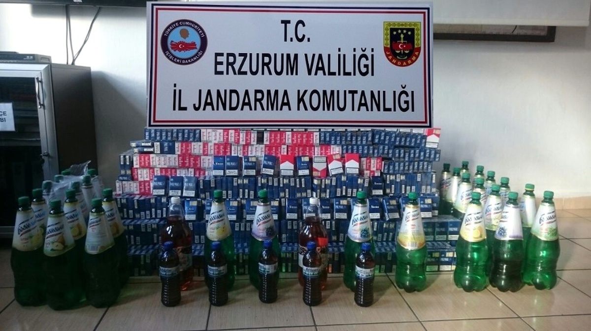 Polisten Kaçan Otomobilden Kaçak Sigara ve İçki Ele Geçirildi