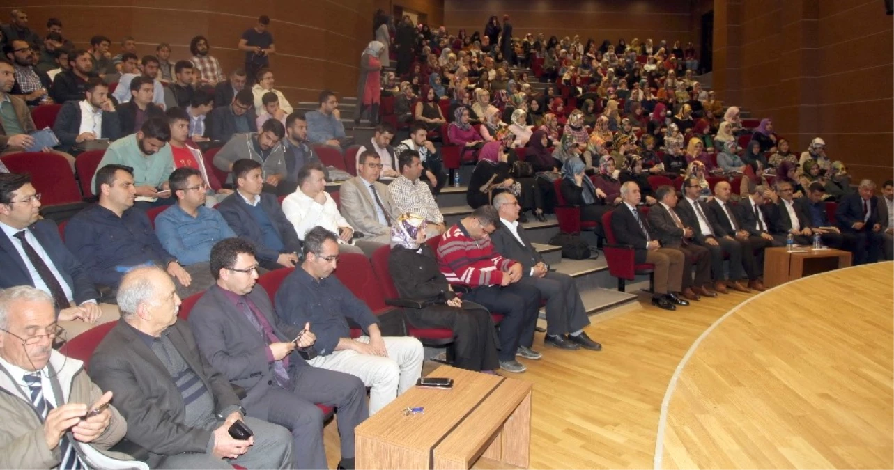 Prof. Dr. Kırbaşoğlu\'ndan Öğrencilere "İslam Dünyasına Açılın" Tavsiyesi