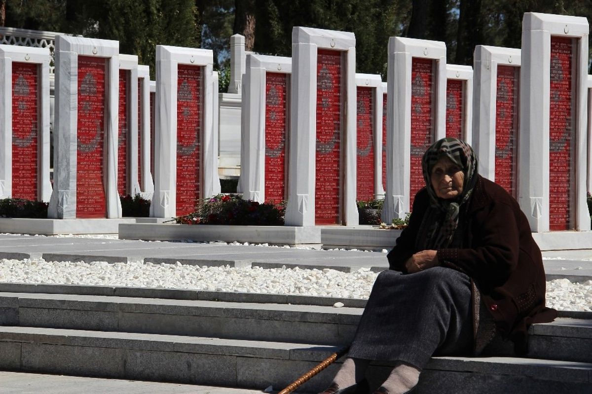 Şehitler Abidesine Ziyaretçi Akını