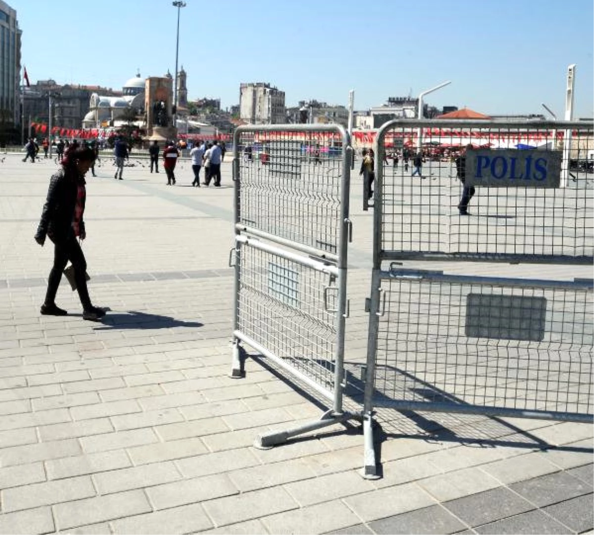 Taksim\'de, 1 Mayıs Güvenlik Önlemi Hazırlıkları