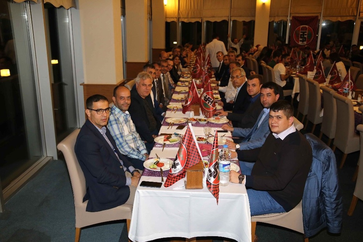Turgutluspor Şampiyonluk Yemeğinde Coştu