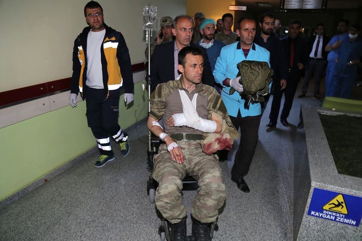 Yaralı Uzman Çavuş Oltu\'da Tedavi Altına Alındı