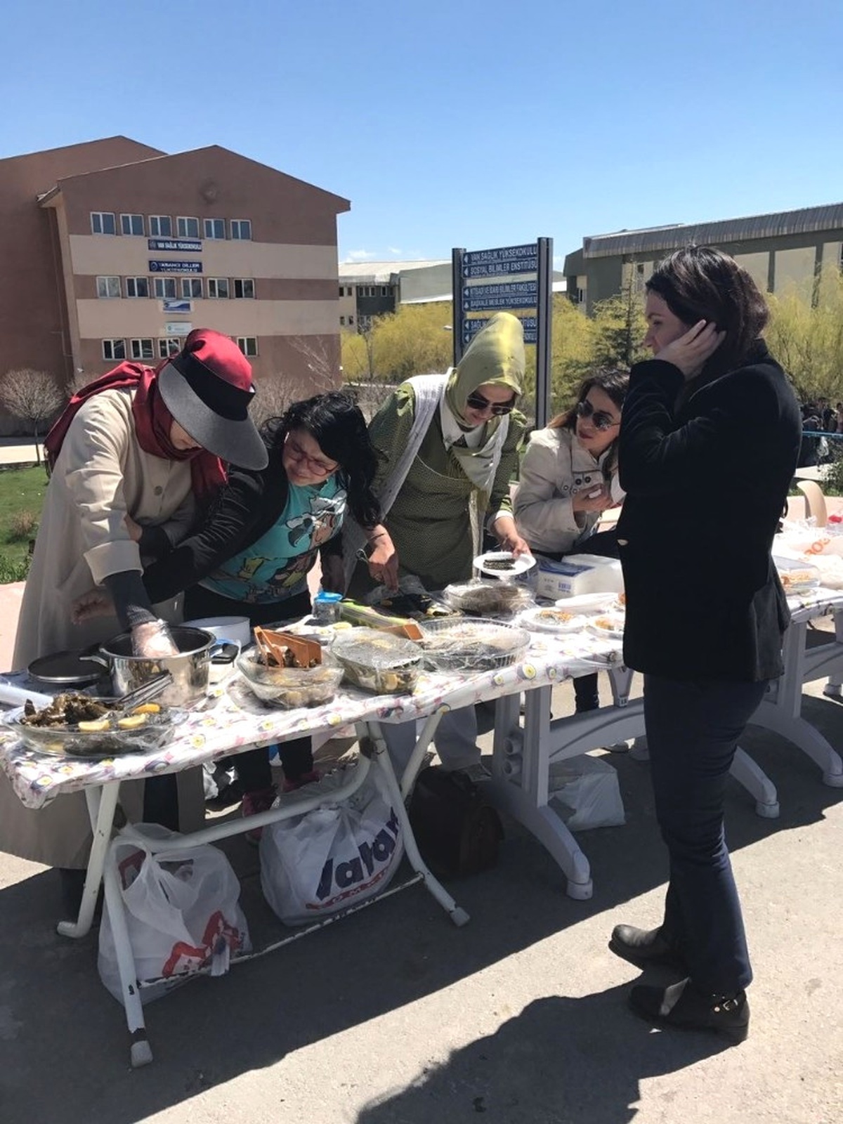 Yyü\'de Fakir Öğrenciler Yararına Kermes