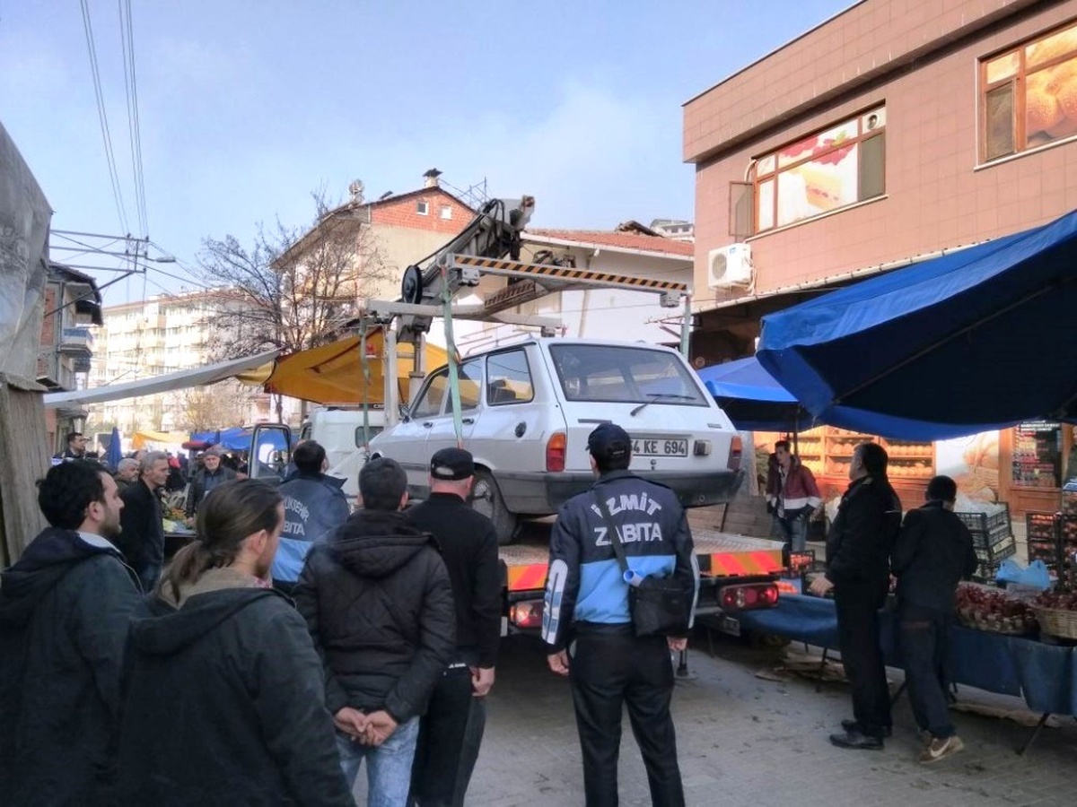 Zabıtadan Pazar Yerine Araç Bırakmayın Uyarısı