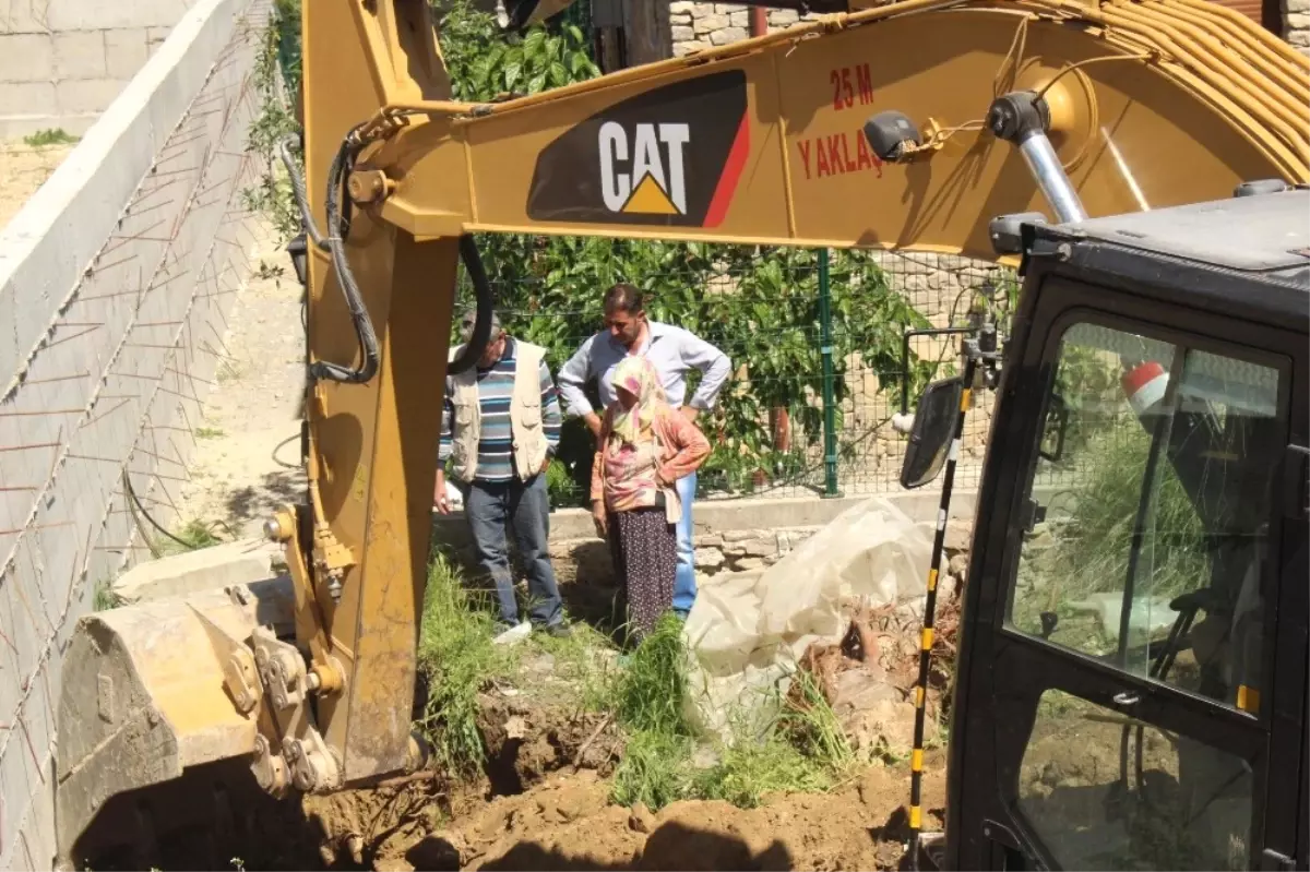 10 Ay Önce Kaybolan Yaşlı Kadın İçin Üzerine Beton Dökülmüş Su Kuyusu ve Fosseptik Çukuru Açıldı