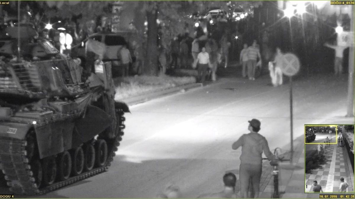 15 Temmuz Gecesi Ankara\'ya Çıkan Tankların Görüntüleri Ortaya Çıktı