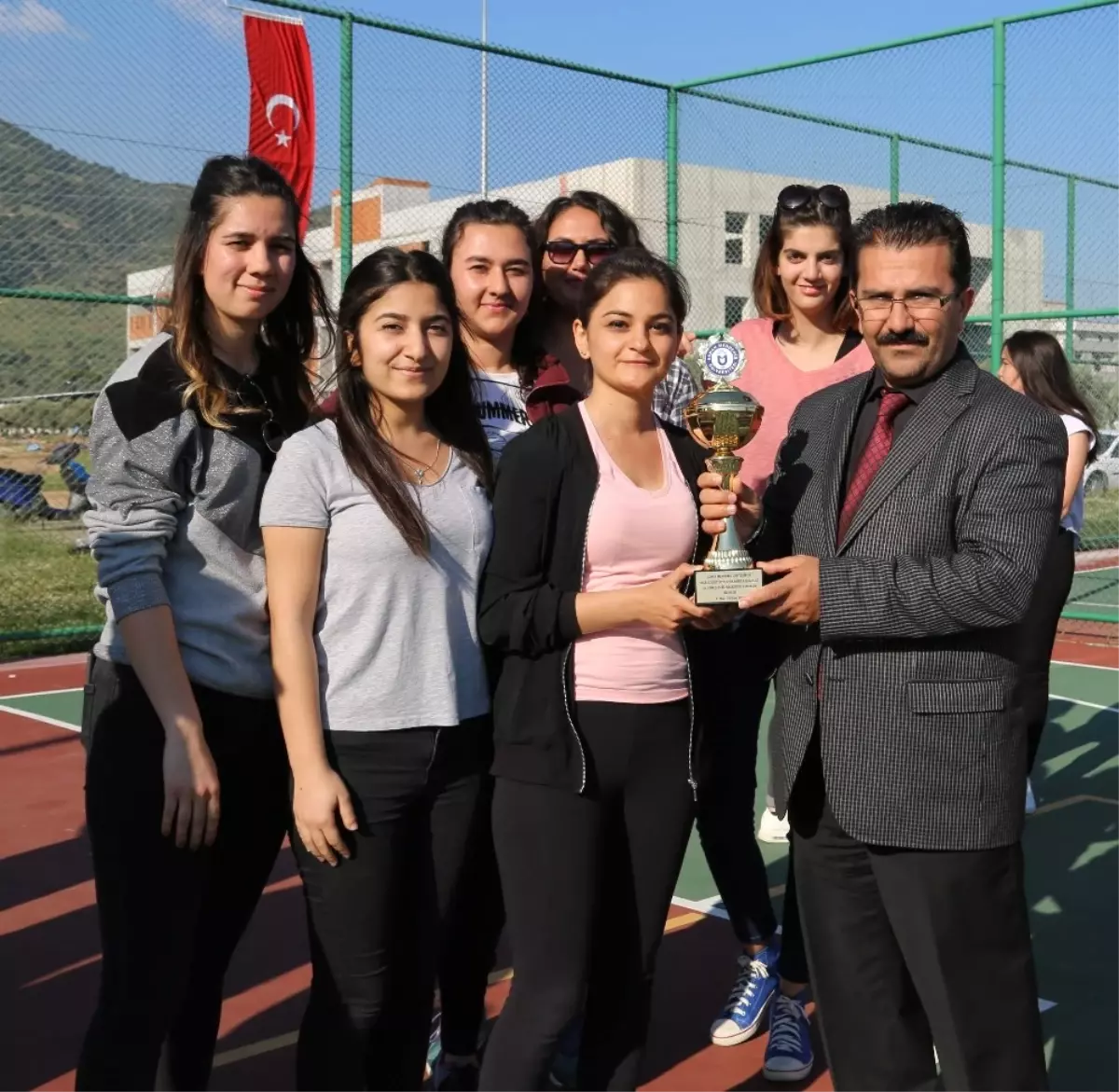 Adü\'de Sokak Basketbolu ve Futbolda Ödüller Sahiplerini Buldu