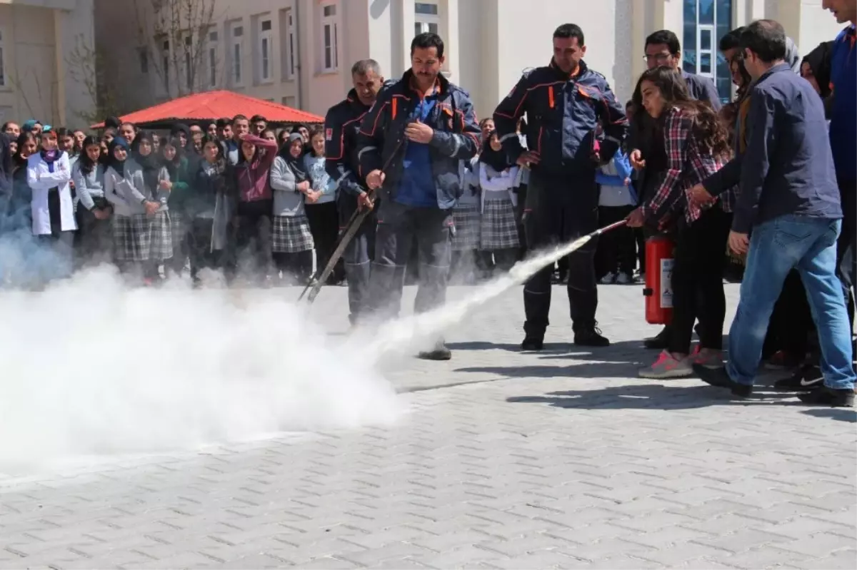 Afad\'ın, "Afete Hazır Okul" Eğitimleri Devam Ediyor