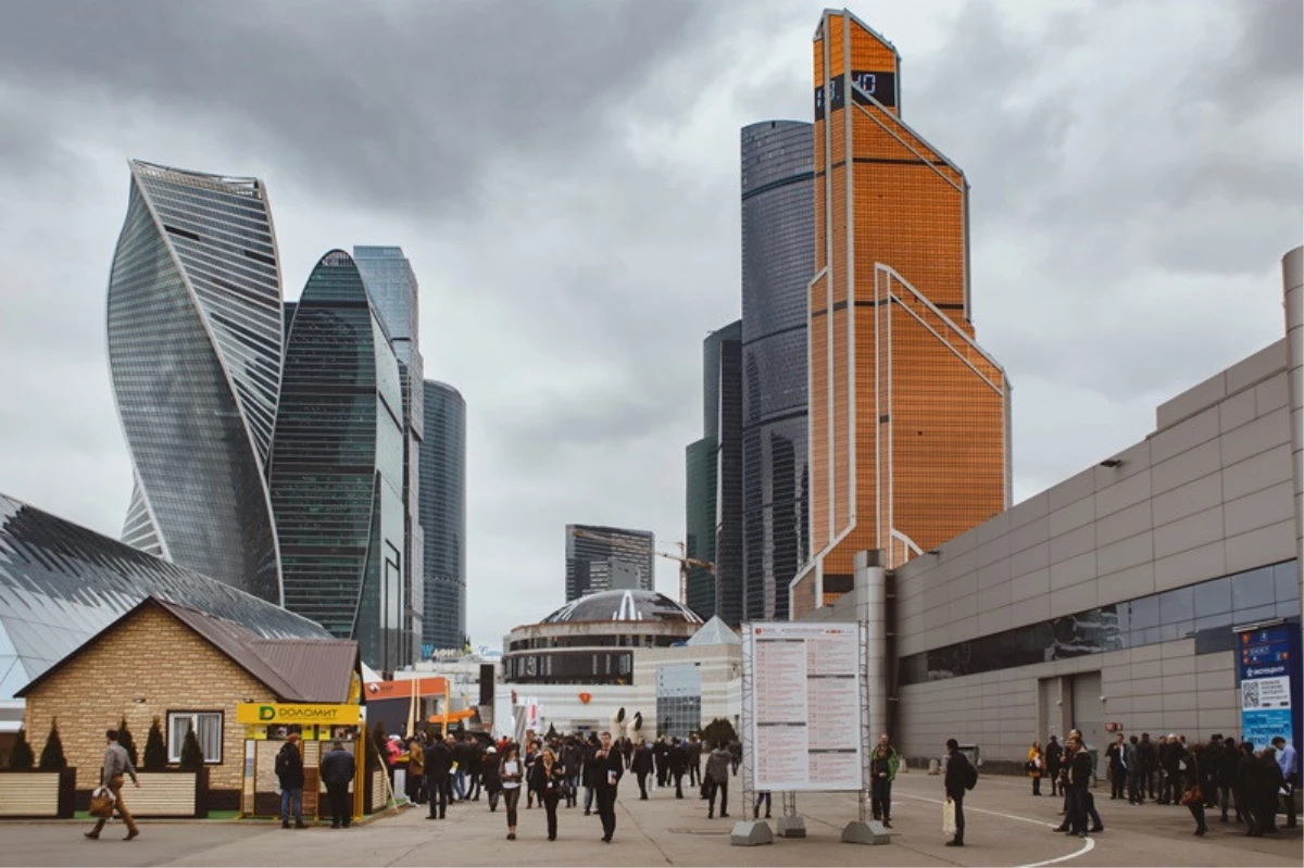 Ak-İzo, Rusya Yapı Fuarı\'nda Son Teknoloji Ürünleriyle İlgi Odağı Oldu