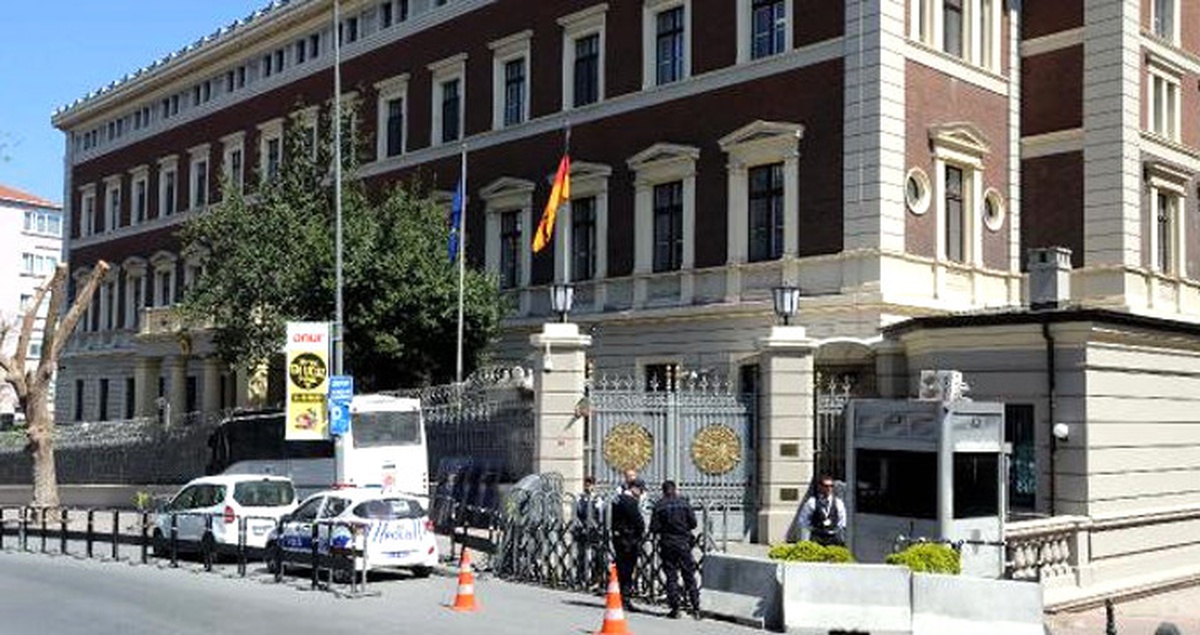 Almanya Başkonsoloslu\'ğundaki Şüpheli Paketten Bilgisayar Parçaları Çıktı