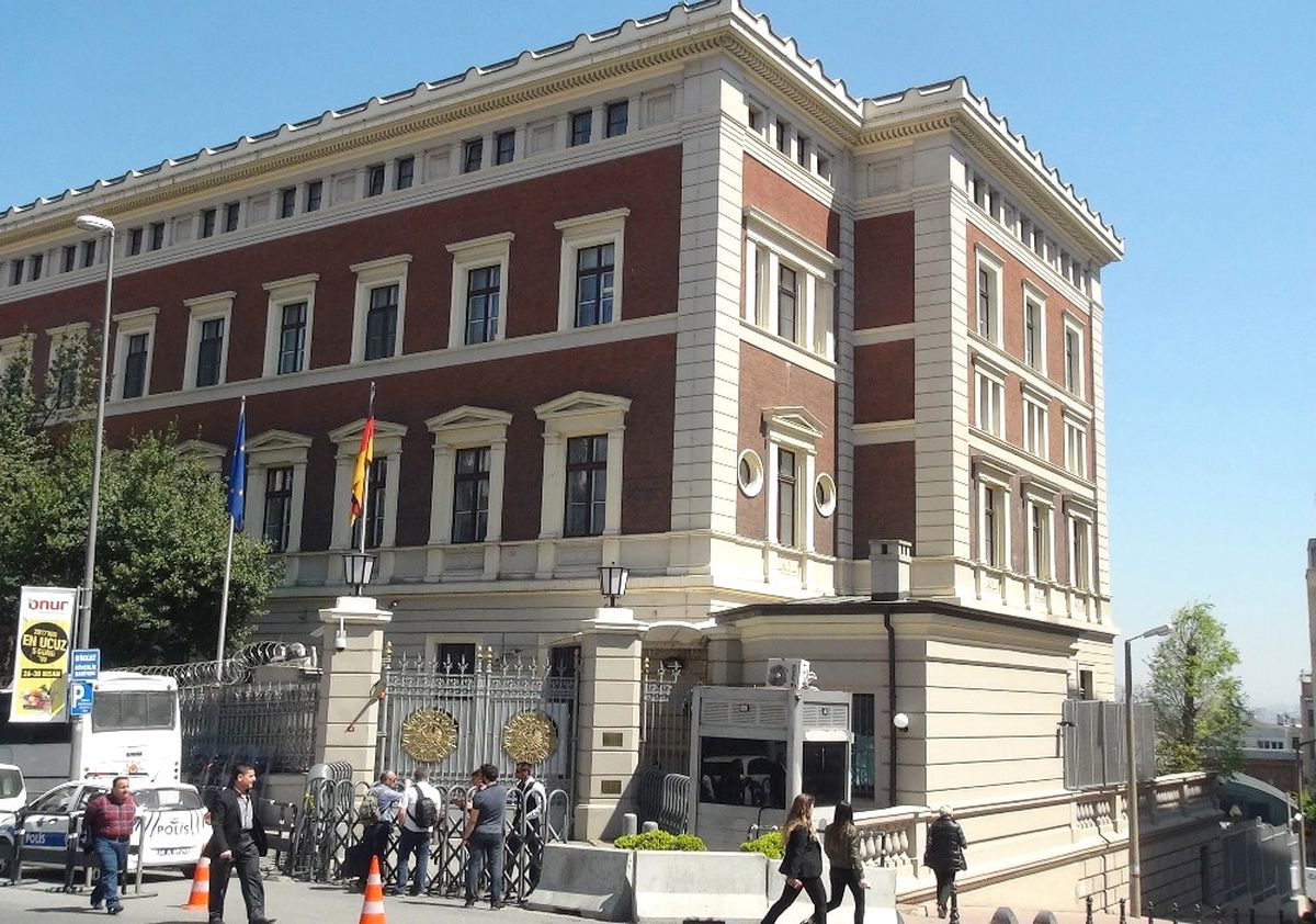 Almanya Başkonsolosluğu\'nda Şüpheli Paket Alarmı