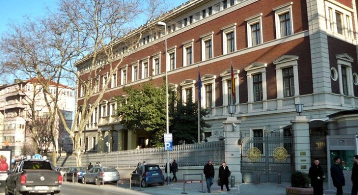 Almanya Konsolosluğunda Şüpheli Paket Alarmı