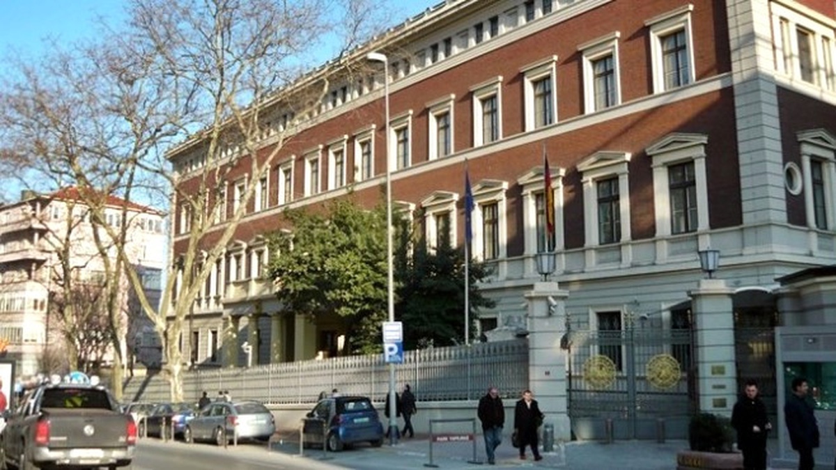 Almanya Konsolosluğunda Şüpheli Paket Alarmı