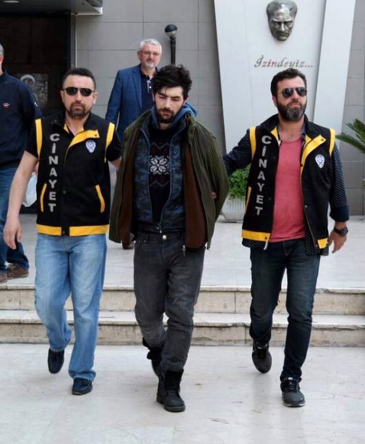 Annesini Boğarak Öldüren Uyuşturucu Bağımlısı Adliyeye Sevk Edildi