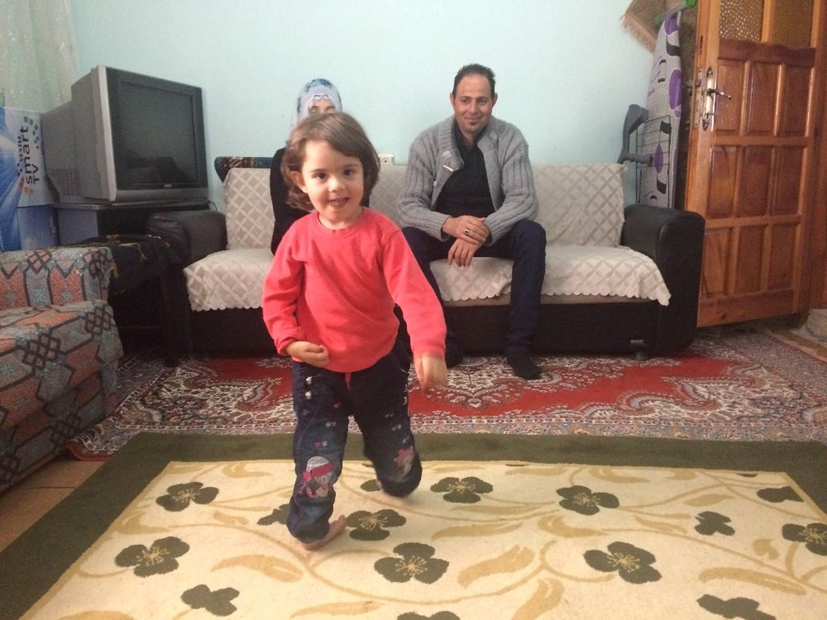 Ayakları Eğri Basan Esmanur Yaşıtları Gibi Yürümek İstiyor