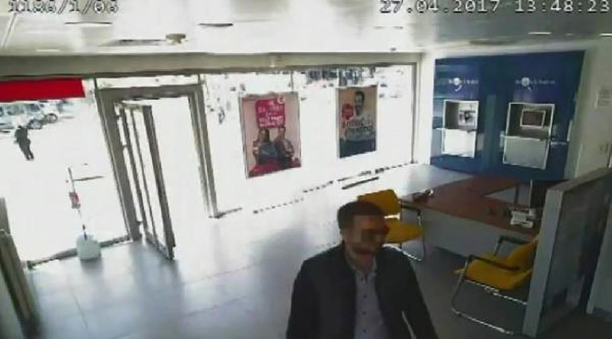 Banka Müdürünü Silahlı Tehdit Ederek Hesabına 3 Milyon Lira Havale Ettirdi