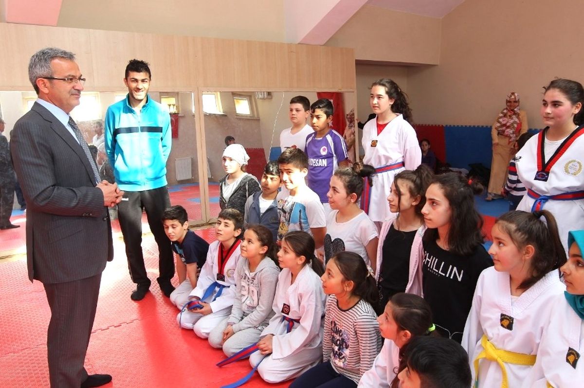 Başkan Köşker, Genç Tekvandocuları Ziyaret Etti