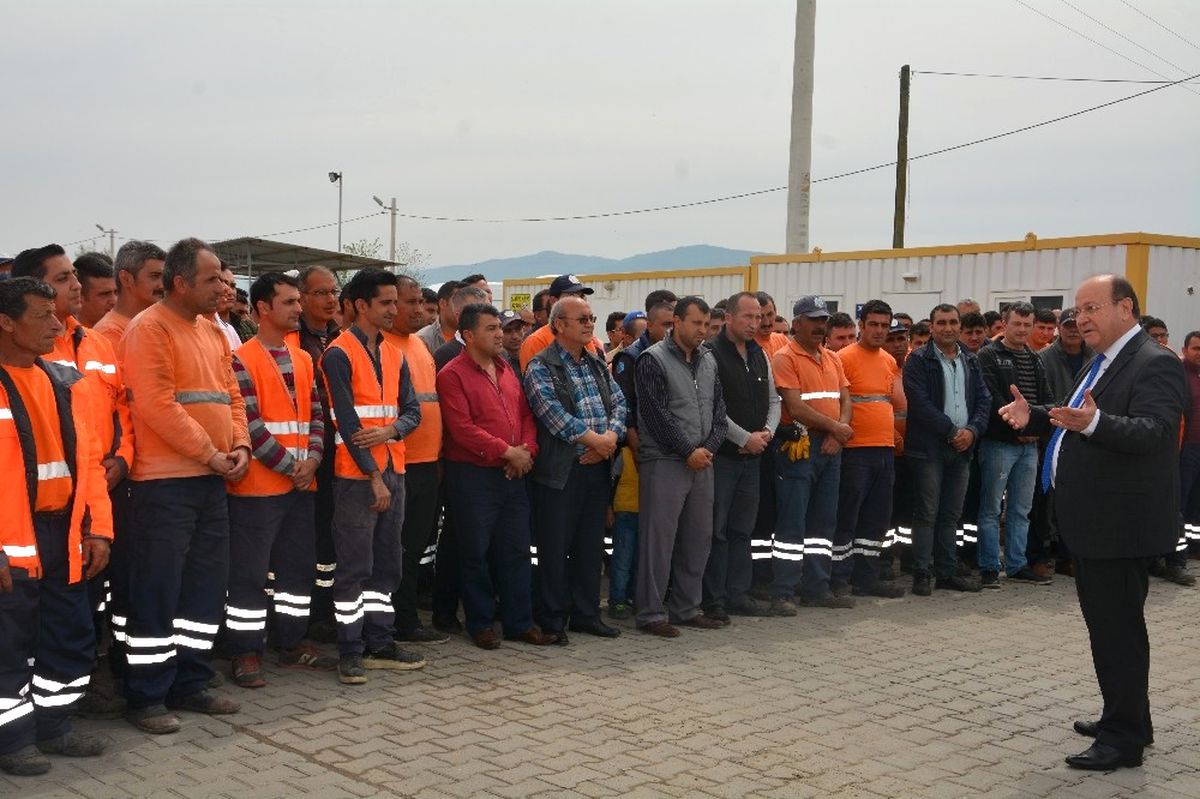 Başkan Özakcan\'ın 1 Mayıs Emek ve Dayanışma Günü Mesajı