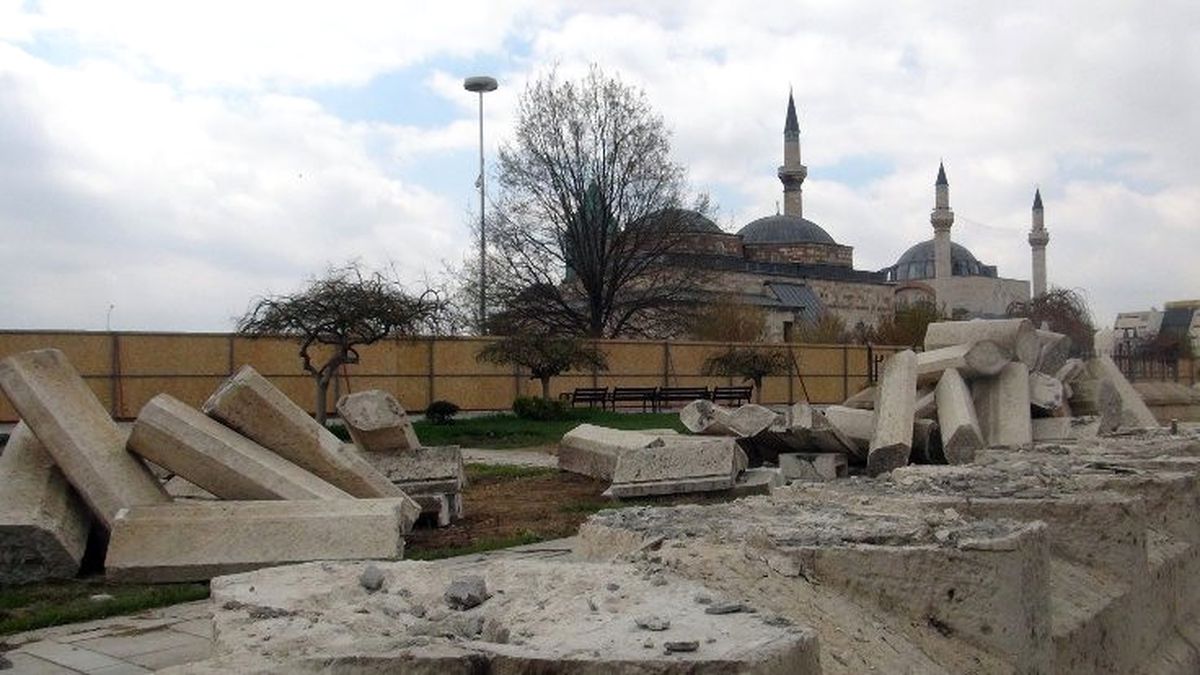 Dha Ankara - Mevlana Müzesi Gül Bahçesindeki İnşaat Sırasında Kemik Parçaları Bulundu