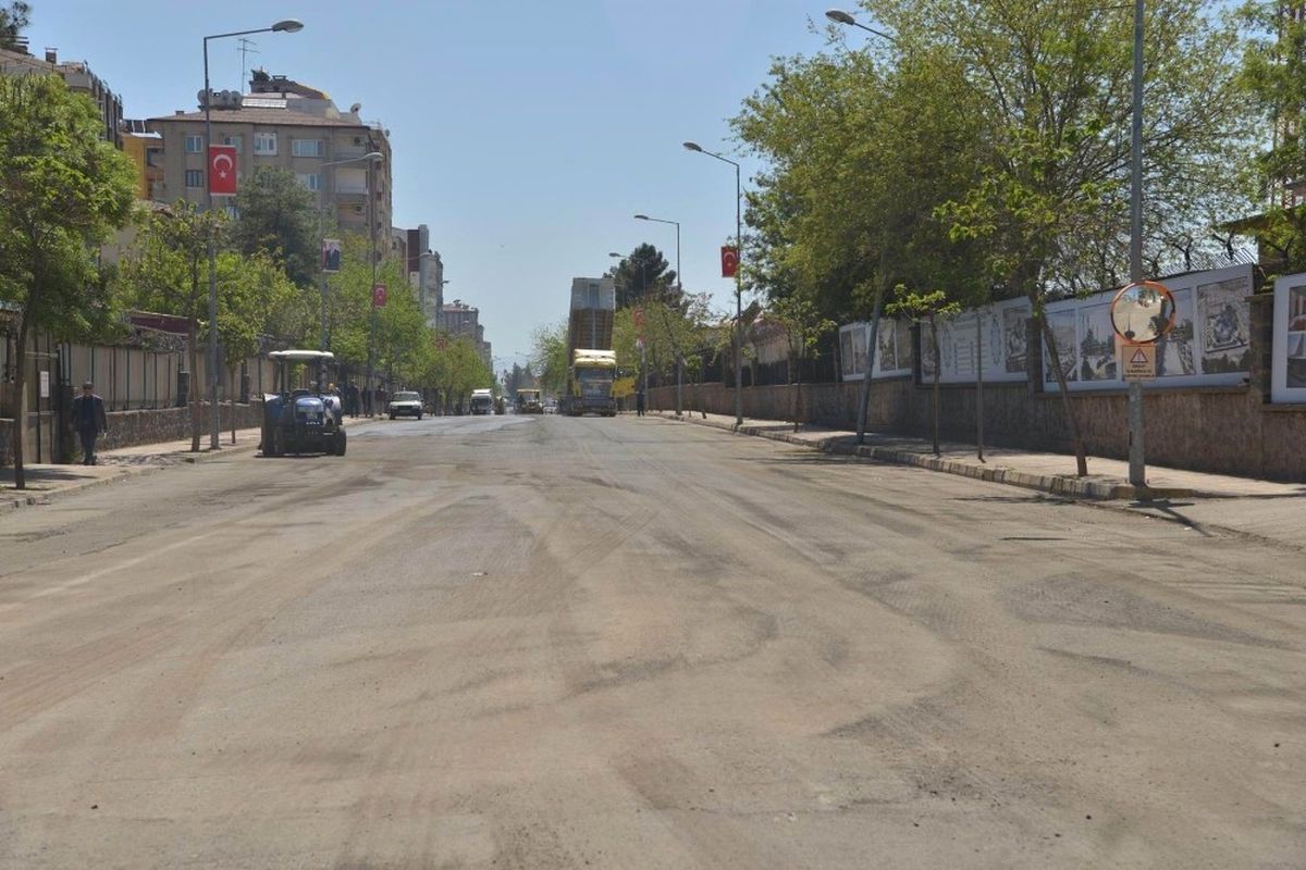 Diyarbakır\'da Asfalt Çalışmaları Sürüyor