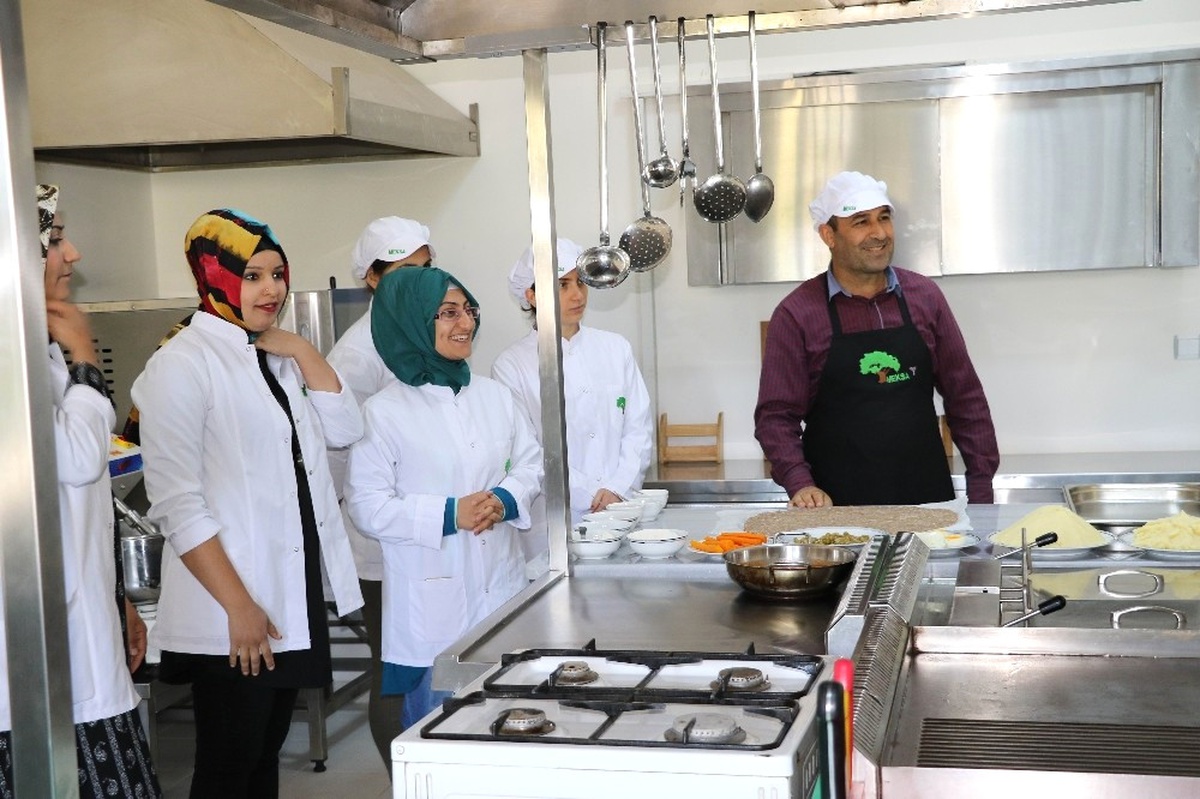 Diyarbakırlı Kadınlar Erkeklerin Tahtına Göz Dikti